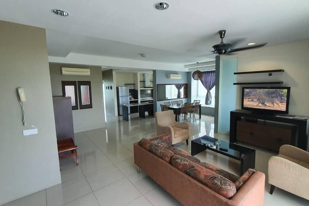 Apartment Sky -3 Bedrooms At Cinta Sayang,