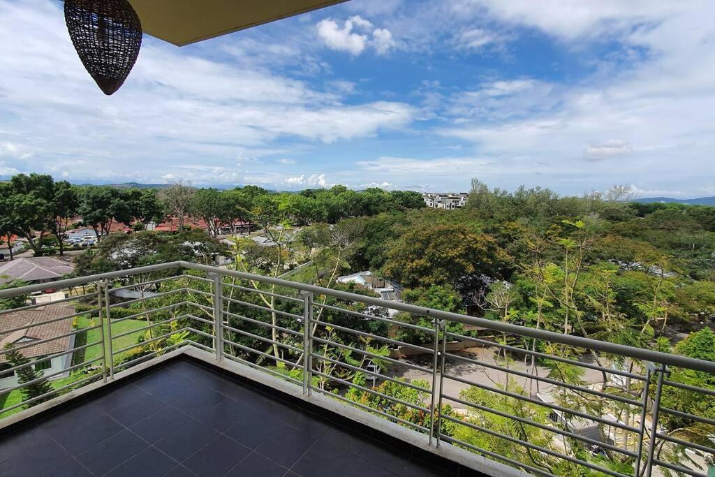 Sky -3 Bedrooms At Cinta Sayang, Apartment